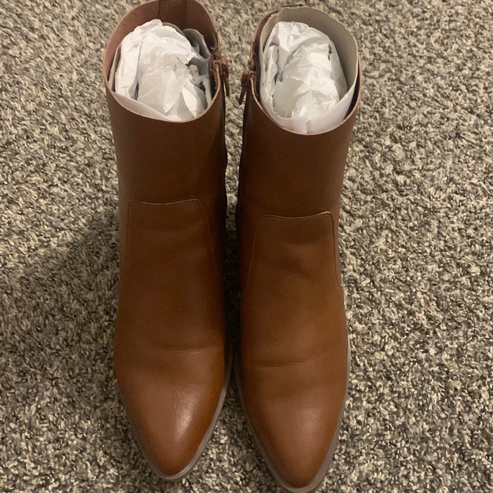 Size 11 women’s boots from Faryl